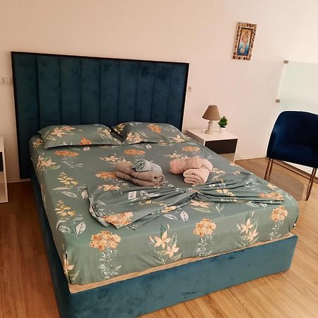 Apartament Me Qera Dublex Lungomare Vlorë 객실 사진