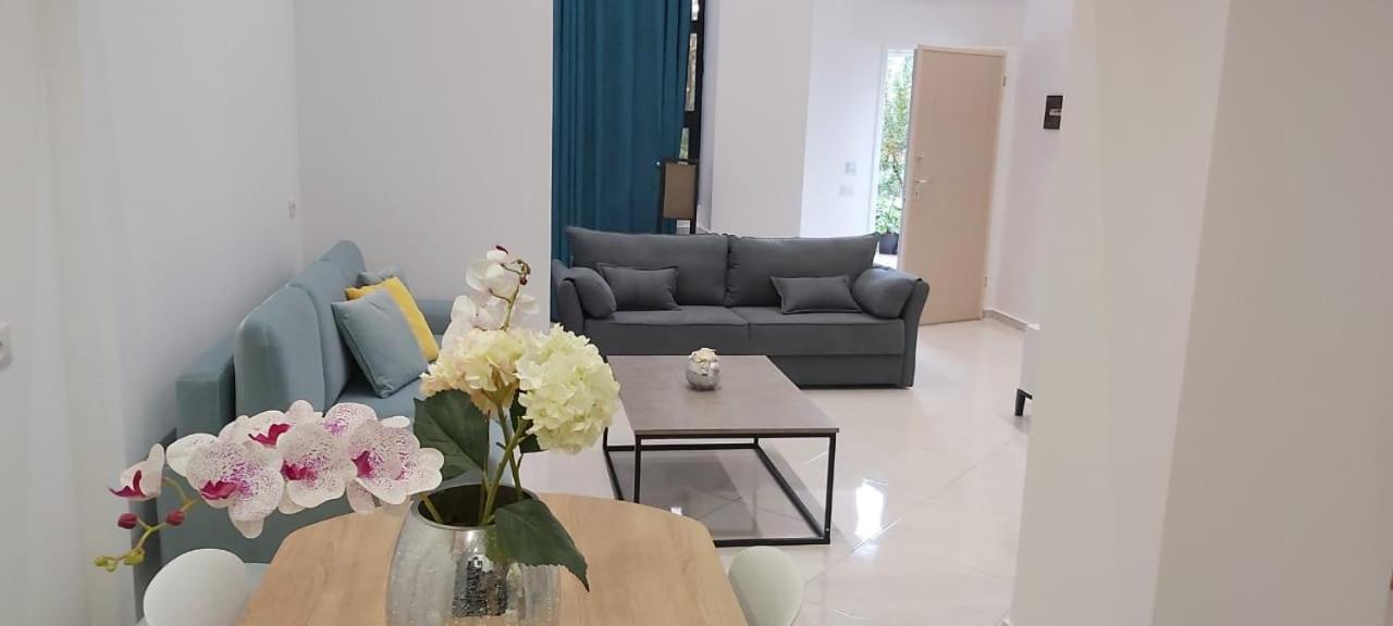 Apartament Me Qera Dublex Lungomare Vlorë 외부 사진